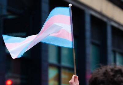 Decisão do STF determina que governo garanta atendimento de pessoas trans no SUS
