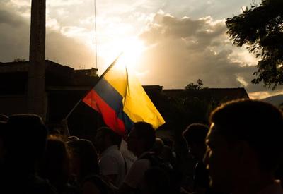 Assassinato de membros de campanha abala eleição presidencial na Colômbia a duas semanas do pleito