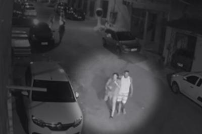 Bandido abraça vítima de assalto durante o roubo em Salvador