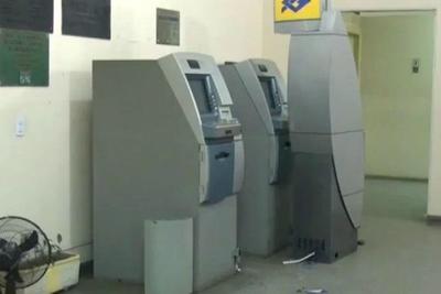 Bandidos assaltam caixas eletrônicos dentro de prefeitura na Grande SP
