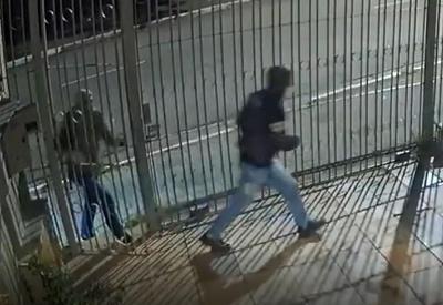 Bandidos invadem casa na zona leste de São Paulo e agridem moradores
