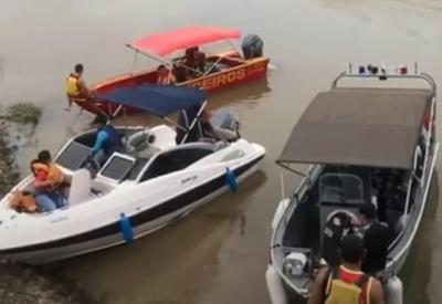 Bombeiros e PMs realizam buscas por desaparecidos em naufrágio no Pará