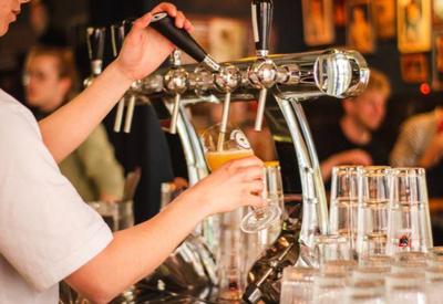 Faturamento em bares e restaurantes deve crescer até 15% durante Carnaval