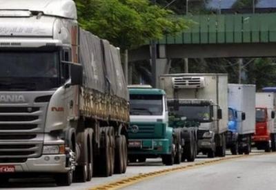 Principais rodovias de São Paulo são interditadas por caminhoneiros