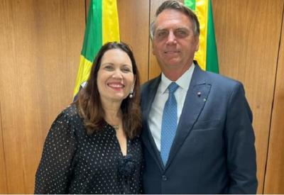 Um dia após eleições, Bolsonaro recebe aliados no Planalto