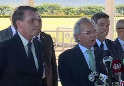 Bolsonaro afirma que Guedes é "o homem que decide a economia no Brasil"