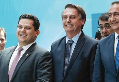Bolsonaro deve encontrar Alcolumbre para tentar acordo sobre sabatina