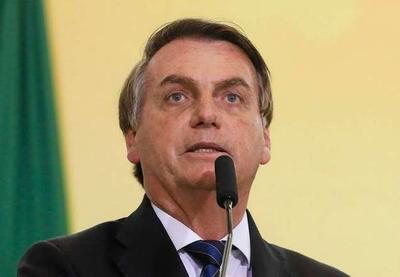 Bolsonaro assina MP que reajusta salário mínimo para R$ 1.039 em 2020