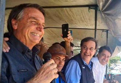 Em campanha no Recife, Bolsonaro diz que vai desonerar a folha de pagamento