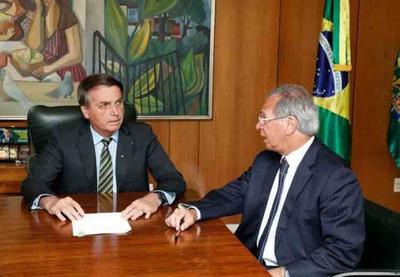 Bolsonaro confirma redução do auxílio emergencial para R$ 300