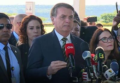 Bolsonaro culpa governadores por mortes: "Não vão botar no meu colo"