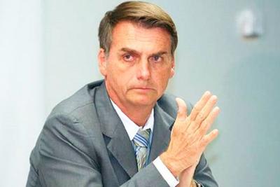 Bolsonaro deixa UTI e já caminha pelos corredores do hospital, diz boletim médico