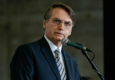Bolsonaro demite Vélez e anuncia novo ministro da Educação