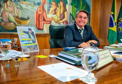 Bolsonaro diz que auxílio emergencial "não é muito, mas não é desprezível"