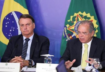 Bolsonaro vai ao Ministério da Economia e deve confirmar Guedes no cargo