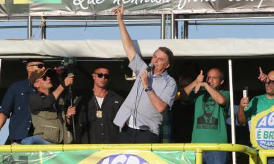 Aliados de Bolsonaro tentam atrair votos na manifestação deste domingo (25)