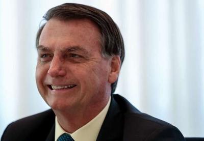 Bolsonaro libera auxílio de R$ 600 para artistas informais