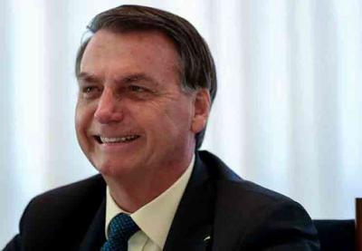 Bolsonaro libera R$ 3 bi para cultura e auxílio para artista informal