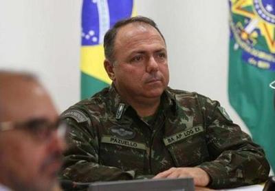 Bolsonaro oficializa Eduardo Pazuello como ministro interino da Saúde