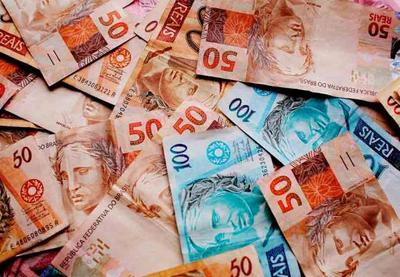 Bolsonaro sanciona lei que confirma salário-mínimo para 2020