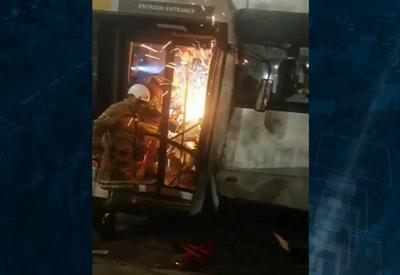 Morre passageiro envolvido em colisão entre três ônibus no RJ