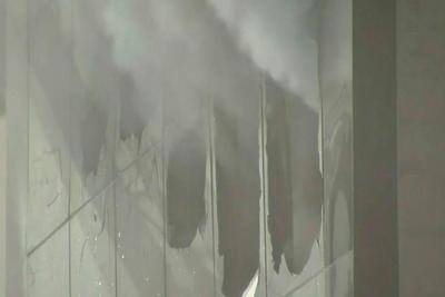 Bombeiros ficam feridos durante combate a incêndio em São Paulo