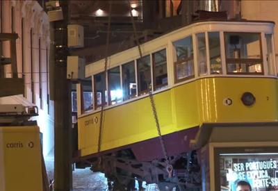 Acidente no Elevador da Glória em Lisboa: cabo que unia cabines cedeu antes do descarrilamento, diz investigação
