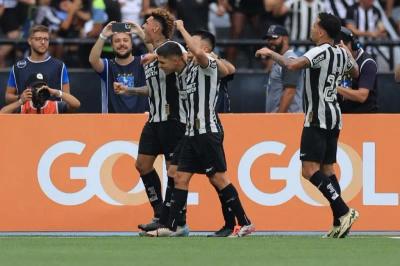 Botafogo vence o São Paulo e conquista o Brasileirão após 29 anos
