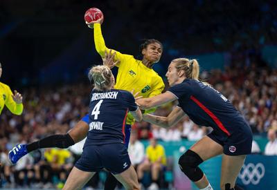 Brasil perde para Noruega no handebol feminino e se despede das Olimpíadas nas quartas