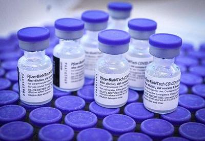 Brasil recebe 2,1 milhões de doses da vacina da Pfizer