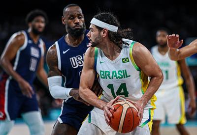 Brasil sofre contra "Dream Team" dos EUA e se despede do basquete nas Olimpíadas