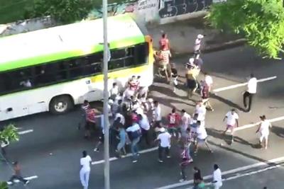 Briga entre torcedores deixa três feridos graves no Recife