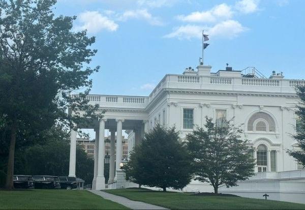 Imagem da notícia: Porta-aviões enviado ao Caribe expande ação militar dos EUA