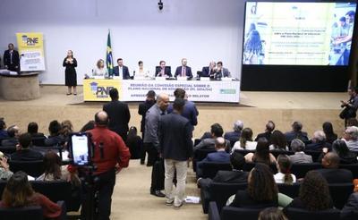 Relator do Plano Nacional de Educação propõe revisão de metas a cada dois anos e estudo de investimentos