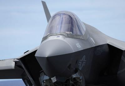 Venezuela cita "possível ameaça militar dos Estados Unidos " após detectar 5 aviões de combate perto da costa