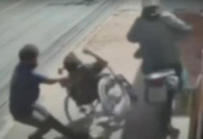 Cadeirante é atropelado por motoqueiro em Botucatu (SP)