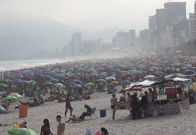 Calor e praias lotadas neste domingo no Rio de Janeiro