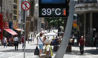 Último dia do verão deve ter calor sufocante e tempestades em quase todo o Brasil