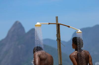 Governo do RJ cria força-tarefa contra calor extremo e monta postos de hidratação