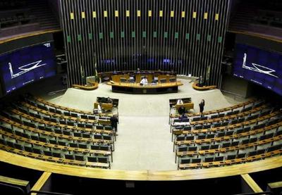Câmara aprova projeto que suspende inclusão de cadastros no SPC e SERASA