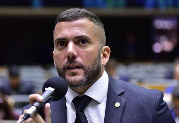 Imagem da notícia: Com salário de R$ 16 mil, assessor de Jordy movimentou quase R$ 6 milhões em sua conta, diz PF