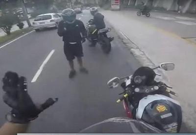 Vídeo: câmera em capacete de motociclista flagra assalto e prisão