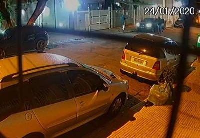 Câmeras de segurança registram ação de bandidos em roubo de carro no Ipiranga