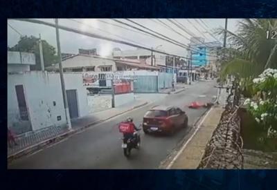Vídeo: idoso morre após ser atropelado por moto em Natal