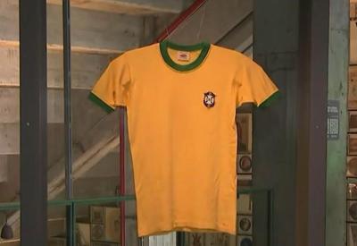 Museu do Futebol volta a expor camisa usada por Pelé no tricampeonato