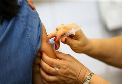 Canadá aplica 1ª dose de vacina contra Covid-19 no país