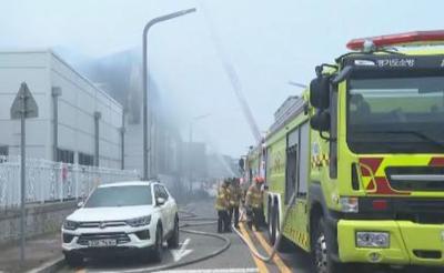 22 operários morrem em incêndio que destruiu fábrica de baterias de lítio na Coreia do Sul