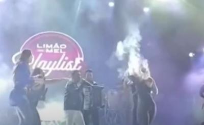 Integrante da banda Limão com Mel tem cabelo atingido por fogo durante show em Pernambuco