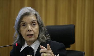 Cármen Lúcia defende Judiciário e afirma que democracia brasileira segue “sem abalo”