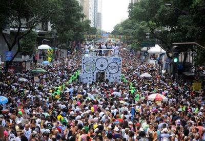 Xixi na rua no Carnaval: Prefeitura do Rio multa mais de 400 foliões 